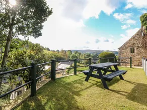 Cottage with terrace, BBQ & garden - Image 3