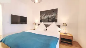 Apartment with sauna & hot tub | Mountain view - Image 5