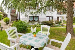 Apartment with garden - Image 5