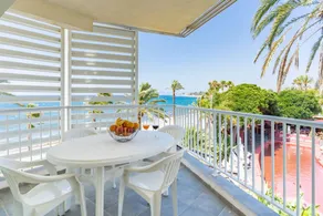 Merveilleux appartement de vacances entièrement équipé avec terrasse | Vue mer | Plage à proximité - Image 2