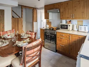 Family-friendly wonderful cottage with garden | River view | Pets allowed - Image 3