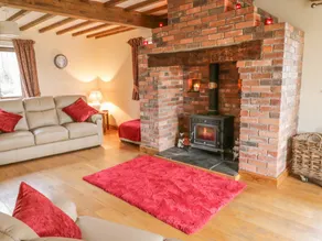 Fully equipped beautiful cottage with garden & jacuzzi | Pet-friendly - Image 4