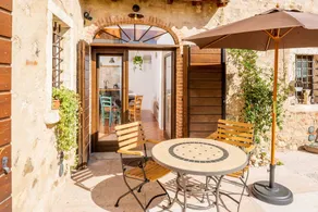 Holiday apartment with garden, terrace & pool - Image 2