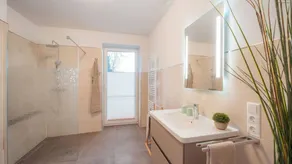 Fully equipped pleasant apartment with garden & terrace - Image 5