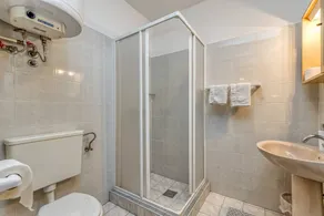 Dedicated room with garden & terrace - Image 3