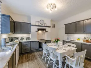 Cottage with barbeque & garden - Image 3