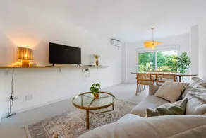 Flat with garden & pool - Image 2