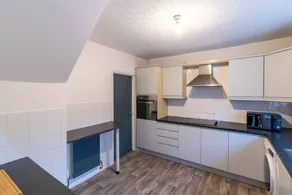 Holiday home with barbeque - Image 5
