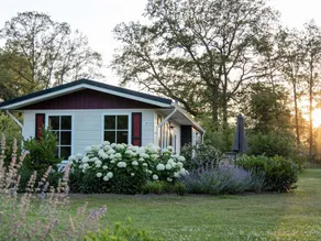 Chalet with garden, sauna & heated pool - Image 5