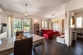 House with garden | Garden view - Image 2