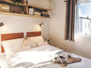 Mobil-home avec terrasse et piscine - Image 5