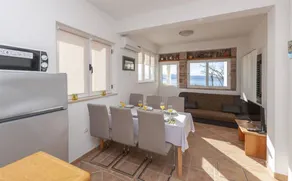 Pleasant holiday apartment with barbecue & garden | Sea view | Next to the beach - Image 4