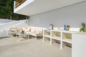 Family-oriented house with pool - Image 5