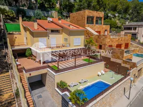 Fully equipped villa with barbeque, garden & private pool | Close to Castell de Tamarit | Close to the beach - Image 2