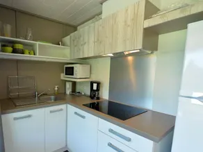 Chalet with terrace & heated pool - Image 4