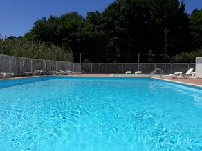 Chalet with heated pool & terrace - Image 2