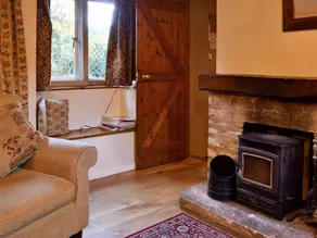 Cottage with garden & BBQ - Image 2