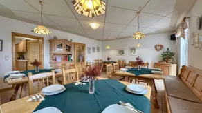 Unique holiday home, ideal as group accomodation, with lounge, a spacious garden, sauna and terrace - Image 5