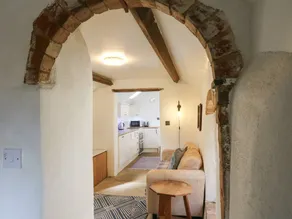 Cottage with garden - Image 2