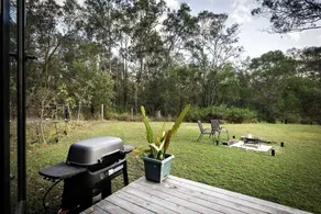 Cute Tiny House for a Delightful Relaxing Farm Stay Surrounded by Nature in Mundoolun, Queensland - Image 3