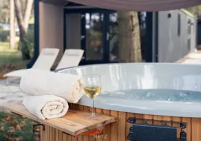 Chalet with jacuzzi & terrace - Image 2