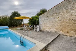 Casa con piscina, giardino e barbecue | Vista sul giardino - Image 2