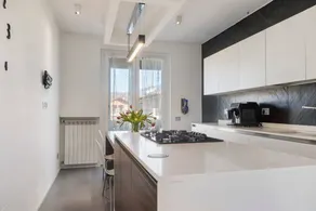 Maison avec piscine, jacuzzi et jardin | Vue jardin - Image 2