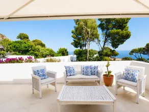 Holiday home with pool - Image 2