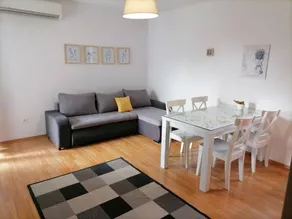 Apartment with terrace & garden | Garden view - Image 5