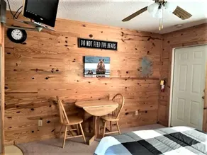 Delightful Studio Cabin for Two near Mirror Lake in Mountainview, Arkansas - Image 2