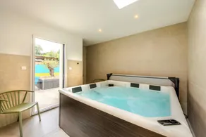 Casa con jardín, barbacoa y jacuzzi | Vistas al jardín - Image 2