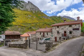 House | Mountain view - Image 2