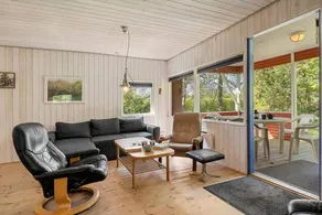 Holiday home with barbeque & terrace - Image 3