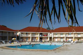 Flat with pool, garden & terrace - Image 5