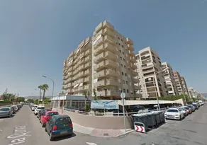 Flat with pool | City view - Image 5