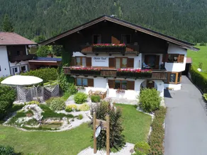 Family-friendly holiday apartment with garden - Image 2