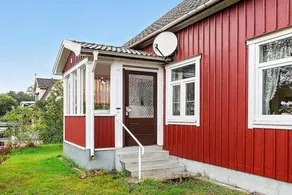 Holiday home with BBQ, terrace & garden - Image 4