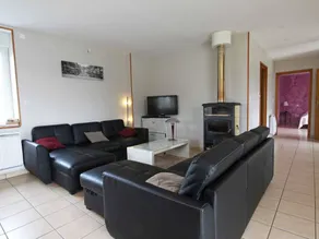 Cottage with barbeque & garden - Image 4