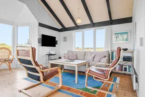 Holiday home with barbecue & terrace - Image 4