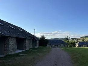 Chalet mit Terrasse und Pool - Image 3