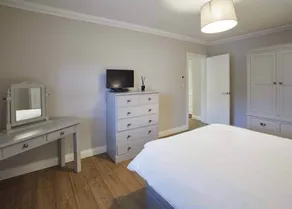 Flat with fast internet & garden - Image 5