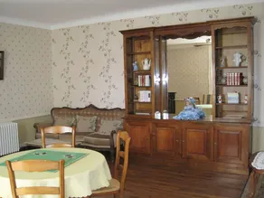 Holiday home with garden & barbeque - Image 5