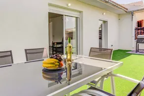 Maison de vacances entièrement équipée avec barbecue, piscine privée et terrasse - Image 4