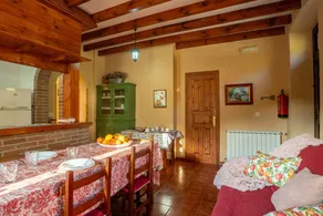 House with garden | Garden view - Image 4