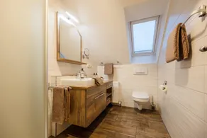 Child-friendly lovely apartment with garden, terrace & pool | Lake view - Image 4