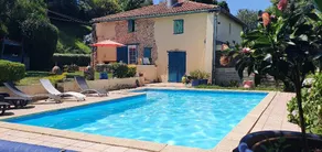 Maison avec terrasse, barbecue et jardin | Vue piscine - Image 2