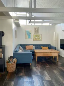 Architect-designed cottage by the water - Image 2