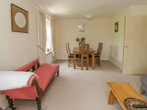 Child-friendly cottage with garden - Image 4