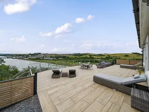 Cottage with BBQ, garden & hot tub | Beach view - Image 3
