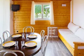 Cottage with terrace, BBQ & pool - Image 2